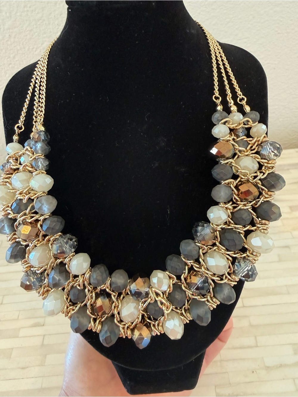 Gold-Chain Necklace with Faceted Gray and White Beads